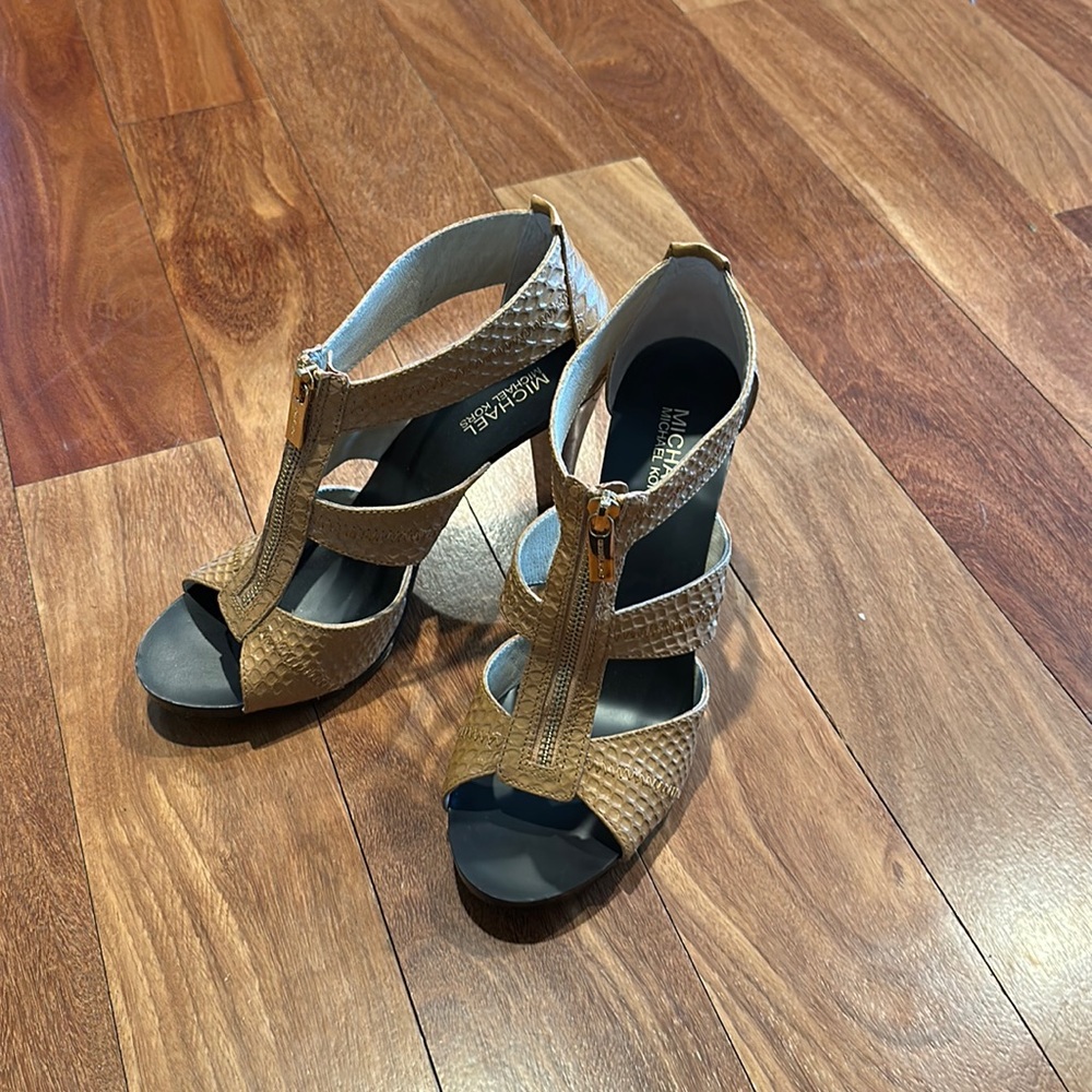Size 10 Leather upper tan Michael Kors heels